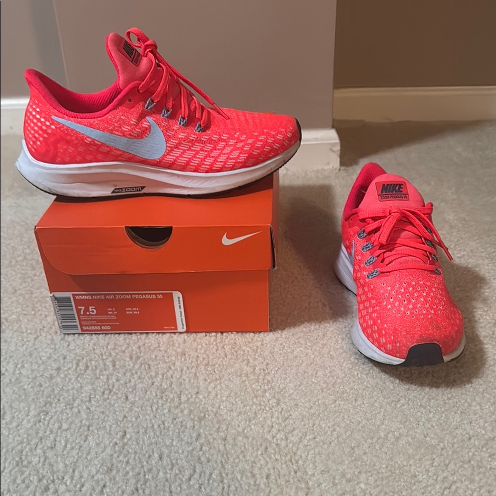Nike Women's Air Zoom Pegasus 35 Running Shoes